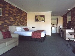 Highway Inn Motel - Accommodation Burleigh 4