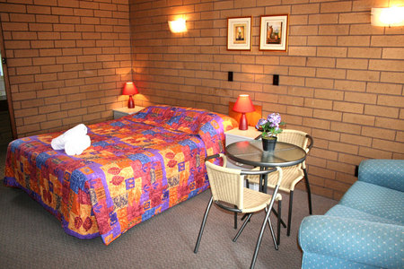 Rippleside Park Motor Inn - Accommodation Whitsundays 0