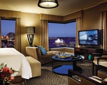 Four Seasons Hotel - Accommodation Mermaid Beach 2