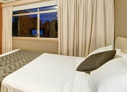 The Statesman Hotel - Accommodation Airlie Beach 1