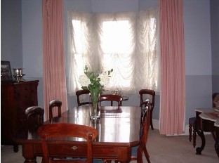 Strathmore Victorian Manor - Accommodation Burleigh 5