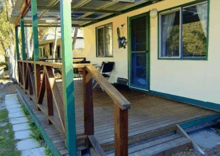 Peaceful Bay Chalets - Accommodation Airlie Beach 0
