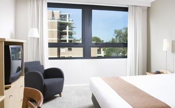 Pacific International Suites Parramatta - Accommodation Yamba 3