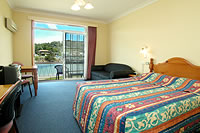 Clan Lakeside Lodge - Accommodation Airlie Beach 2