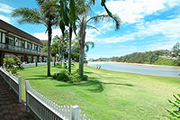 Clan Lakeside Lodge - Accommodation Airlie Beach 3
