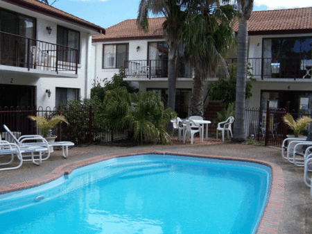 Peninsular Apartments - Yamba Accommodation