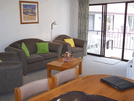 Peninsular Apartments - Accommodation Airlie Beach 2