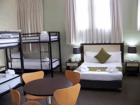 Aarons Hotel - Accommodation Burleigh 4