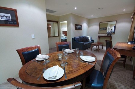 Quality Hotel Powerhouse - Accommodation in Surfers Paradise
