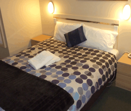 Lilac City Motor Inn & Streakhouse - Accommodation Whitsundays 2