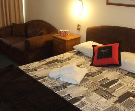Lilac City Motor Inn & Streakhouse - Accommodation Whitsundays 4
