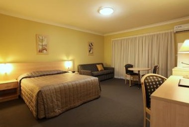 Maclin Lodge Motel - Accommodation NT 4