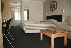 Queensgate Motel - Accommodation NT 0