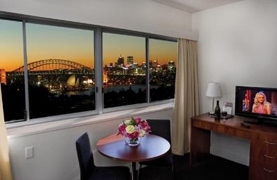 Macleay Serviced Apartment Hotel - Surfers Gold Coast