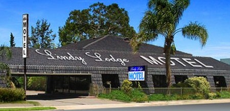 Lindy Lodge Motel And Function Centre - Accommodation Airlie Beach 4