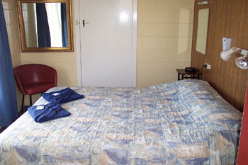 Meningies Waterfront Motel - Accommodation Burleigh 2