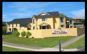 Hopkins House Motel & Apartments - Accommodation Airlie Beach 1