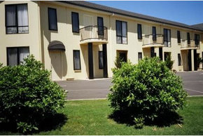 Hopkins House Motel & Apartments - Accommodation QLD 2