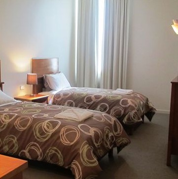 The Plough Hotel - Accommodation Airlie Beach 1