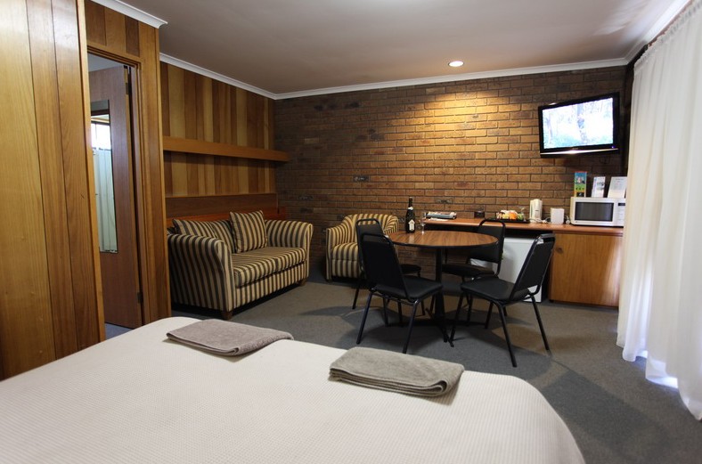 Allara Motor Lodge - Accommodation Whitsundays 2