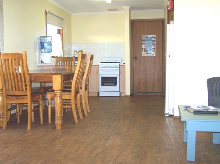 Allestree Holiday Units - eAccommodation 3