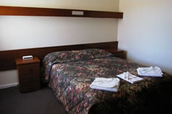 Golden Hills Motel - Accommodation Whitsundays 1
