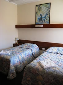 Golden Hills Motel - Accommodation Burleigh 2