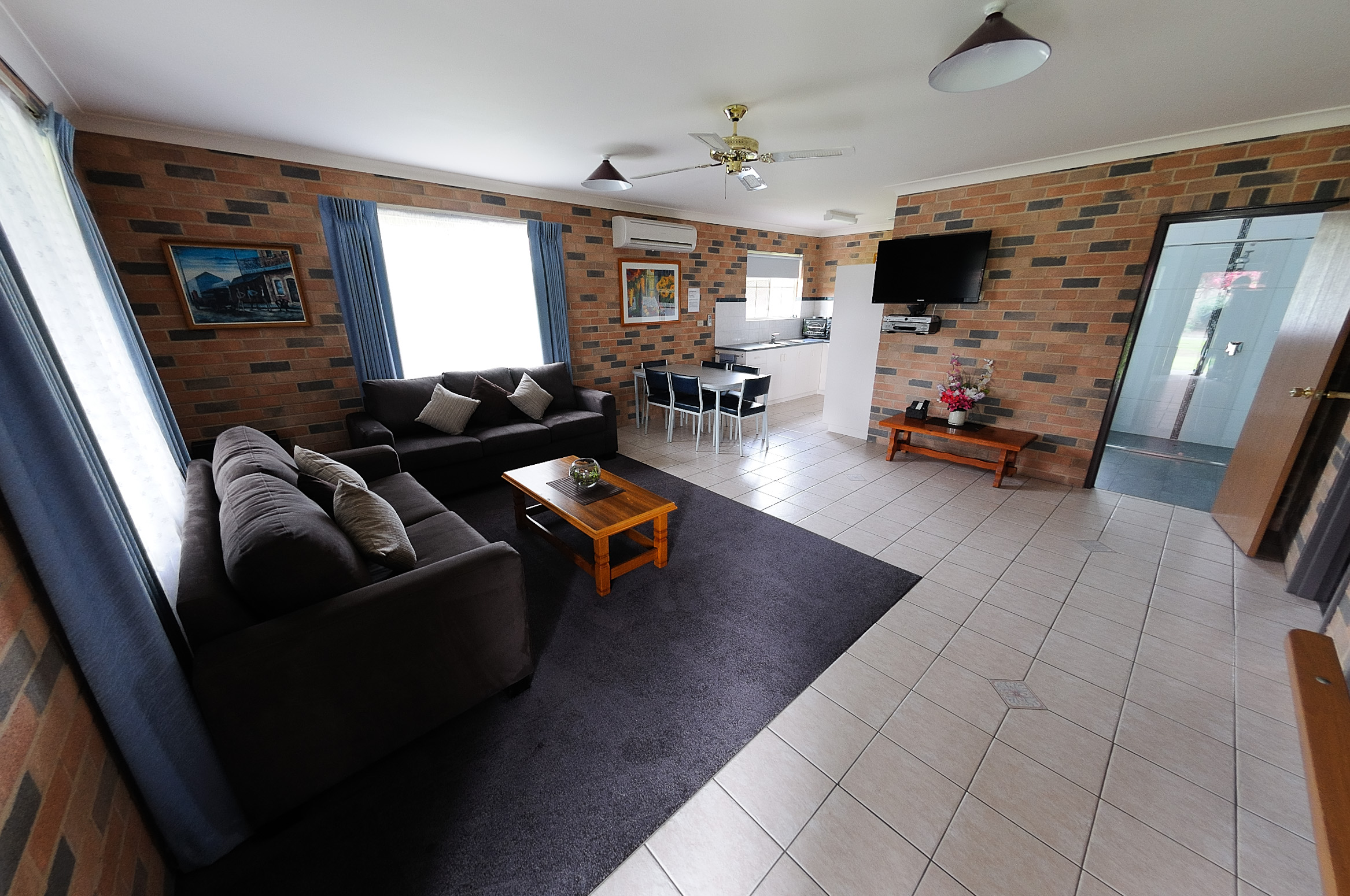 Greenvale Holiday Units - Accommodation Airlie Beach 2