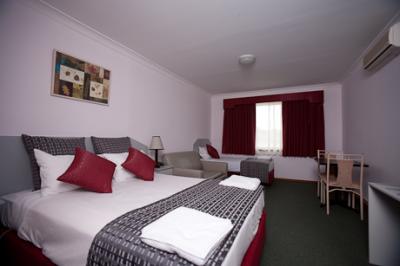 Hume Villa Motor Inn - Accommodation Whitsundays 2