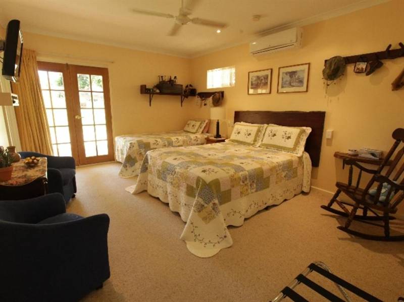 Armadale Cottage B And B - Accommodation Airlie Beach 4