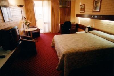 Indian Ocean Hotel - Accommodation Burleigh 2