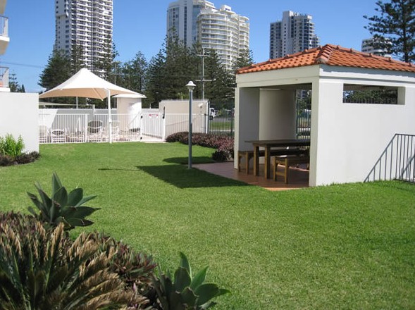 Golden Sands Holiday Apartments - Accommodation QLD 5