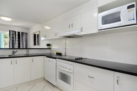 White Crest Luxury Apartments - Accommodation QLD 3