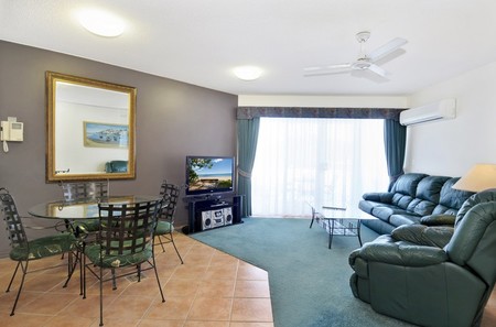 White Crest Luxury Apartments - Dalby Accommodation 5