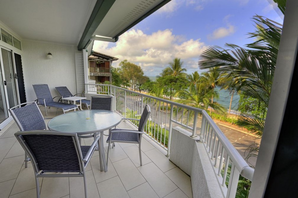Costa Royale Beachfront Apartments - Whitsundays Accommodation 4