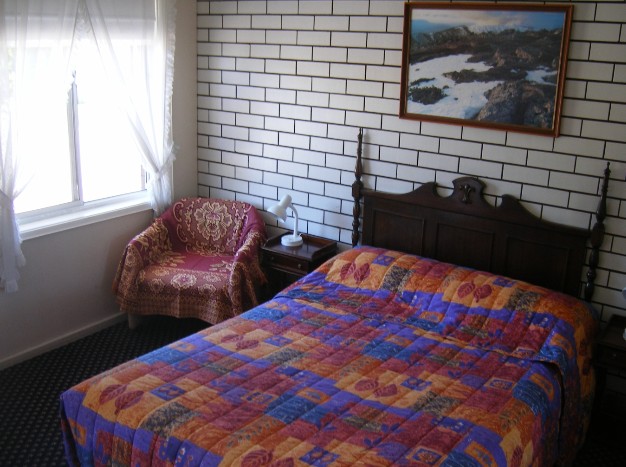 Colonial Lodge Motel - Accommodation Whitsundays 2