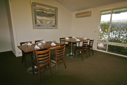 Red Cedars Motel - Accommodation Airlie Beach 1