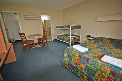 Red Cedars Motel - Accommodation Airlie Beach 2