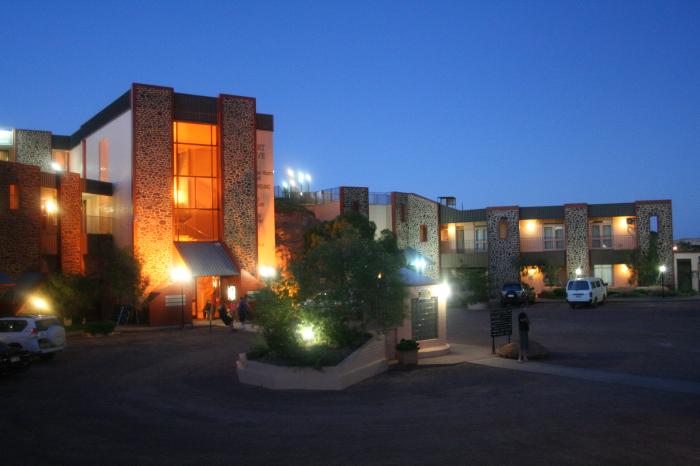Desert Cave Hotel - Accommodation NT 2
