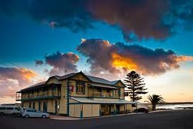 Arno Bay Hotel - Redcliffe Tourism