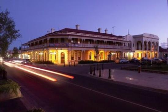 Jens Town Hall Hotel - Accommodation NT 3
