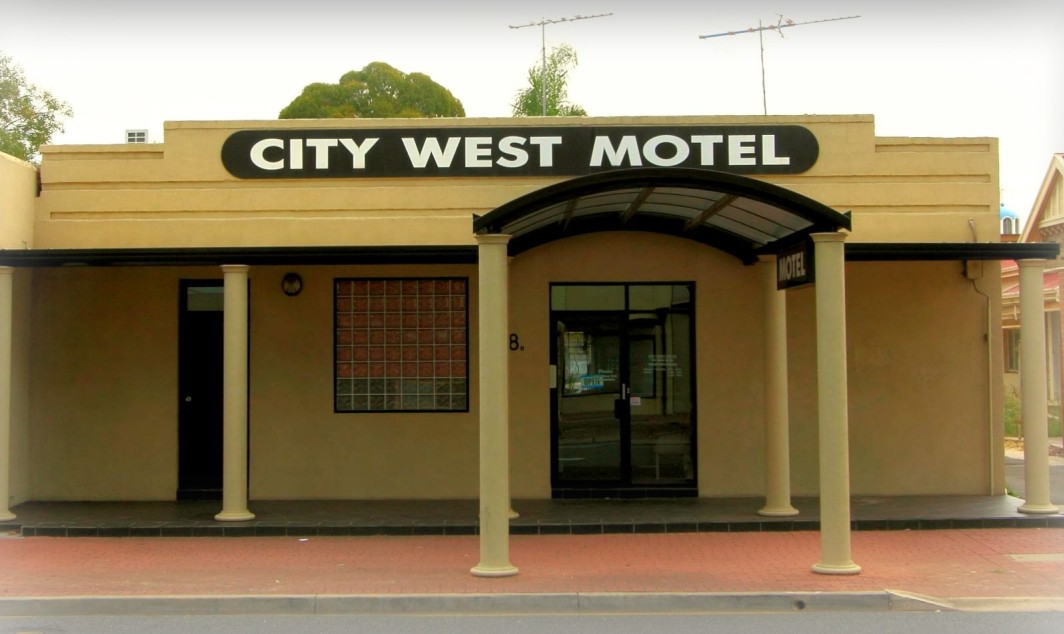 City West Motel - Accommodation Whitsundays 0