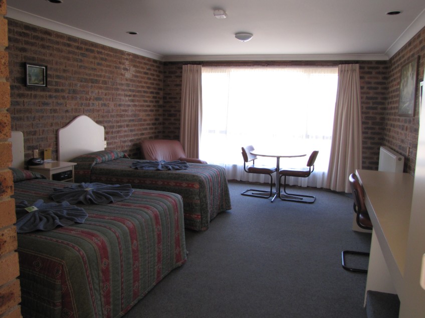 The Big Trout Motor Inn - Accommodation Burleigh 2