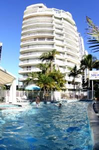Surfers Mayfair - Accommodation Airlie Beach 3