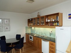 White Sails - Coogee Beach Accommodation 4