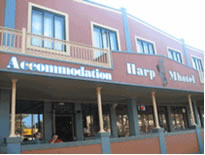 Harp Deluxe Hotel - Redcliffe Tourism