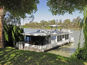 Moving Waters Self Contained Moored Houseboat - Kingaroy Accommodation