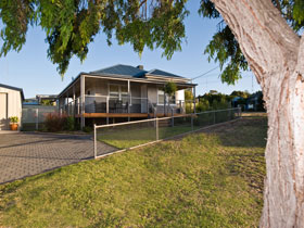 Serenity Holiday House - Redcliffe Tourism