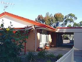 Summerhouse BnB - Tourism Canberra