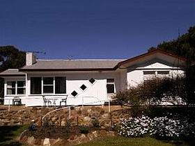 The Pines Holiday Home - Accommodation in Bendigo